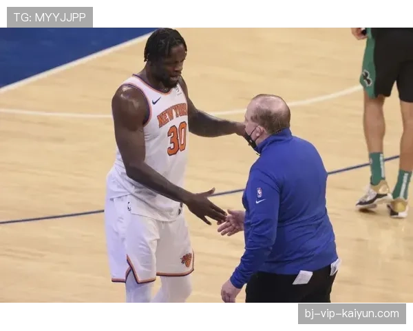 英格兰主力侧翼汤姆·库里成功接受脚踝手术，恢复期约四个月